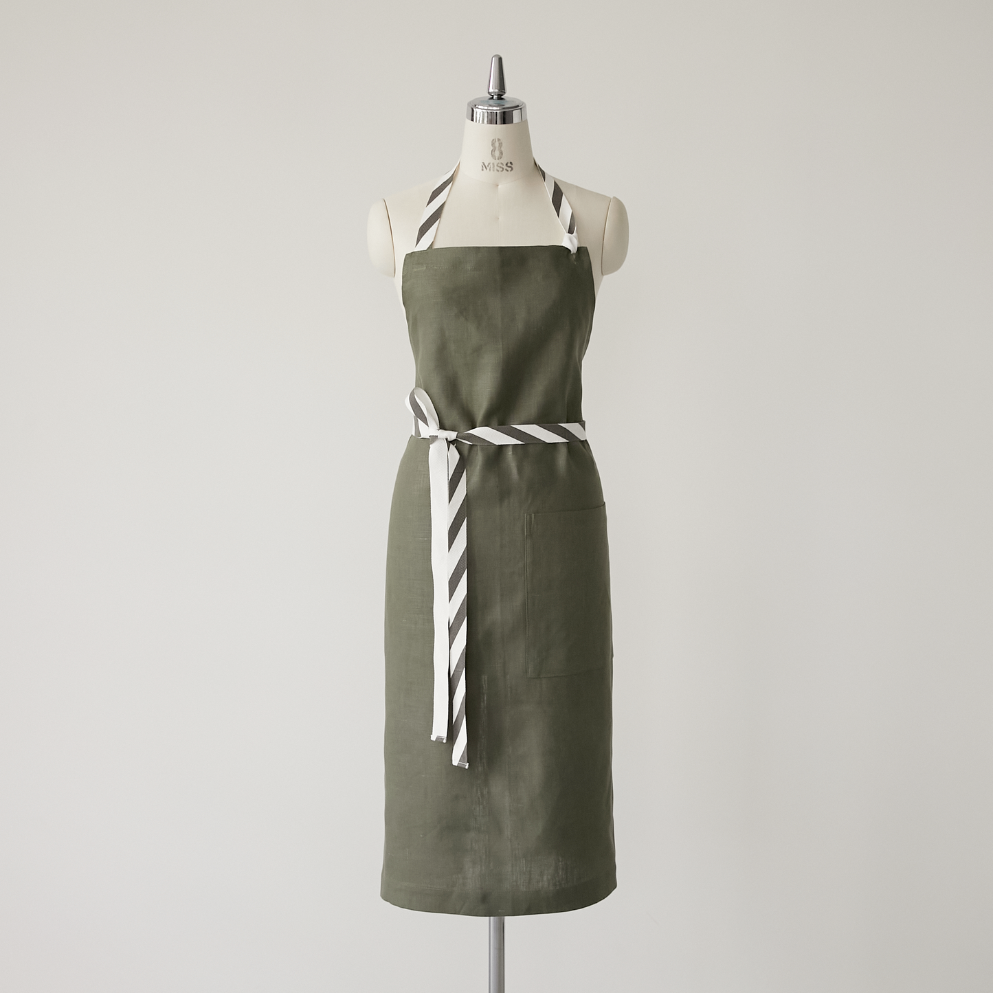 滝沢眞規子オリジナルエプロン TAKIMAKI ORIGINAL ORGANIC APRON / KHAKI – TKMK