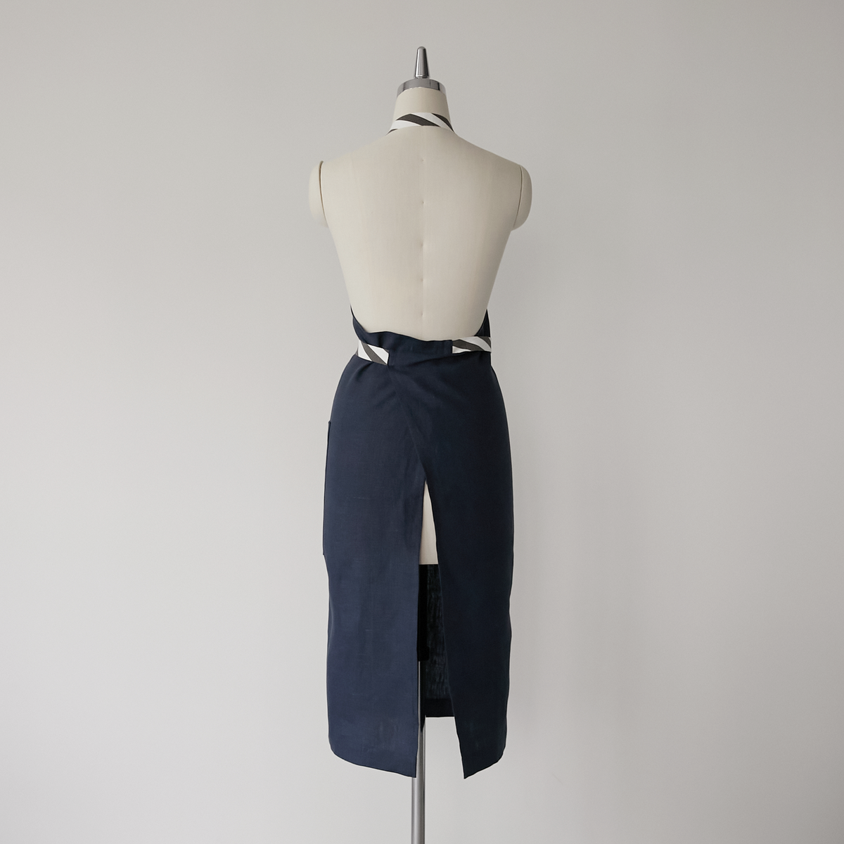 TAKIMAKI ORIGINAL ORGANIC APRON / NAVY – TKMK® TAKIMAKI ORIGINAL ORGANIC APRON / NAVY – TKMK®
